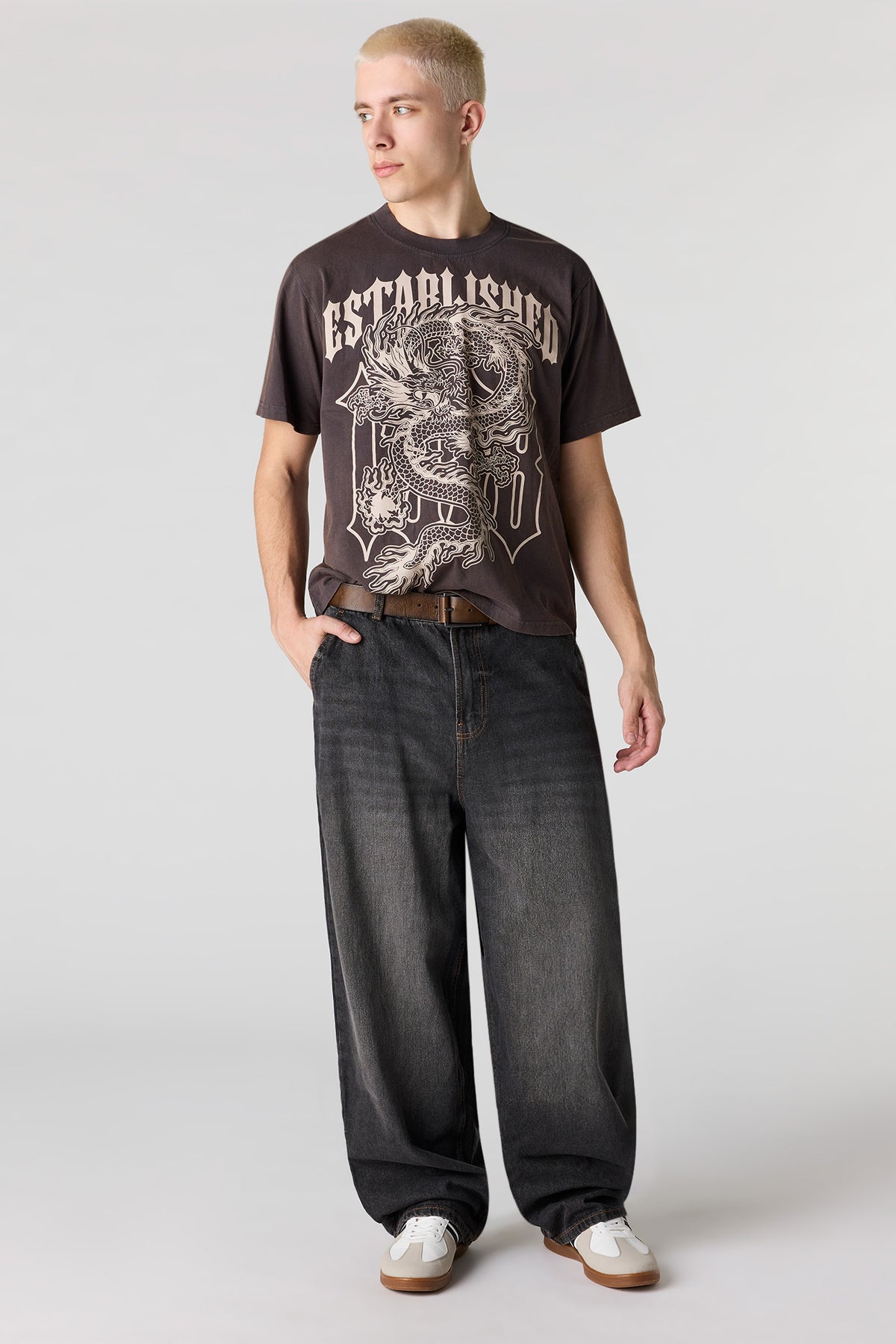 Vue alternative 3. T-shirt délavé à imprimé Dragon