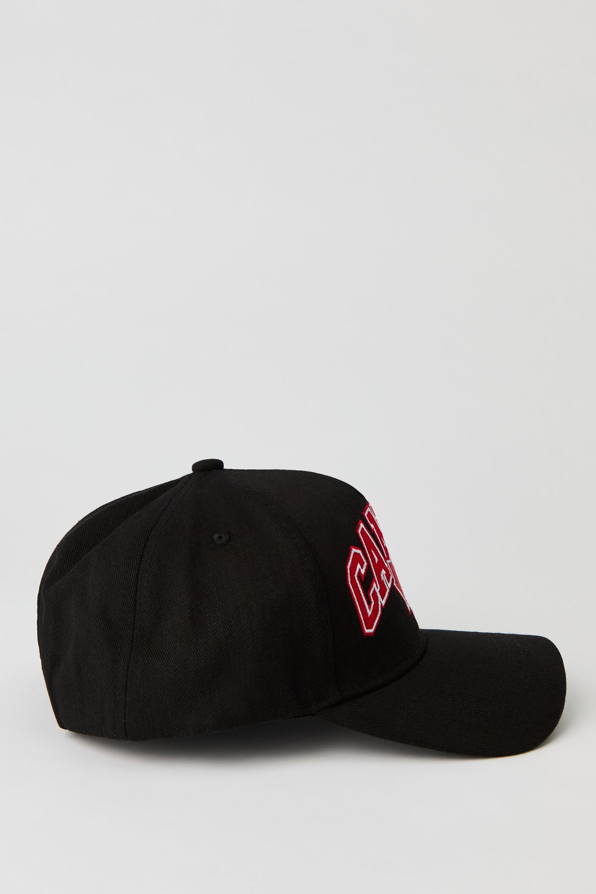 Vue alternative 2. Casquette de baseball avec motif brodé Canada