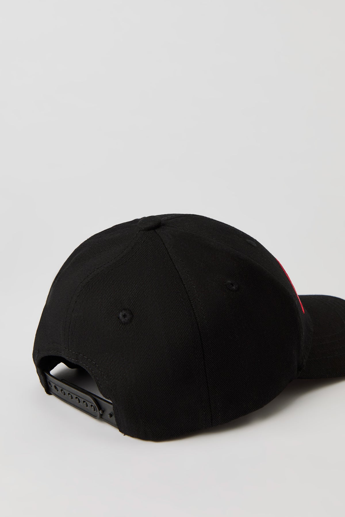 Vue alternative 3. Casquette de baseball avec motif brodé Coca-Cola