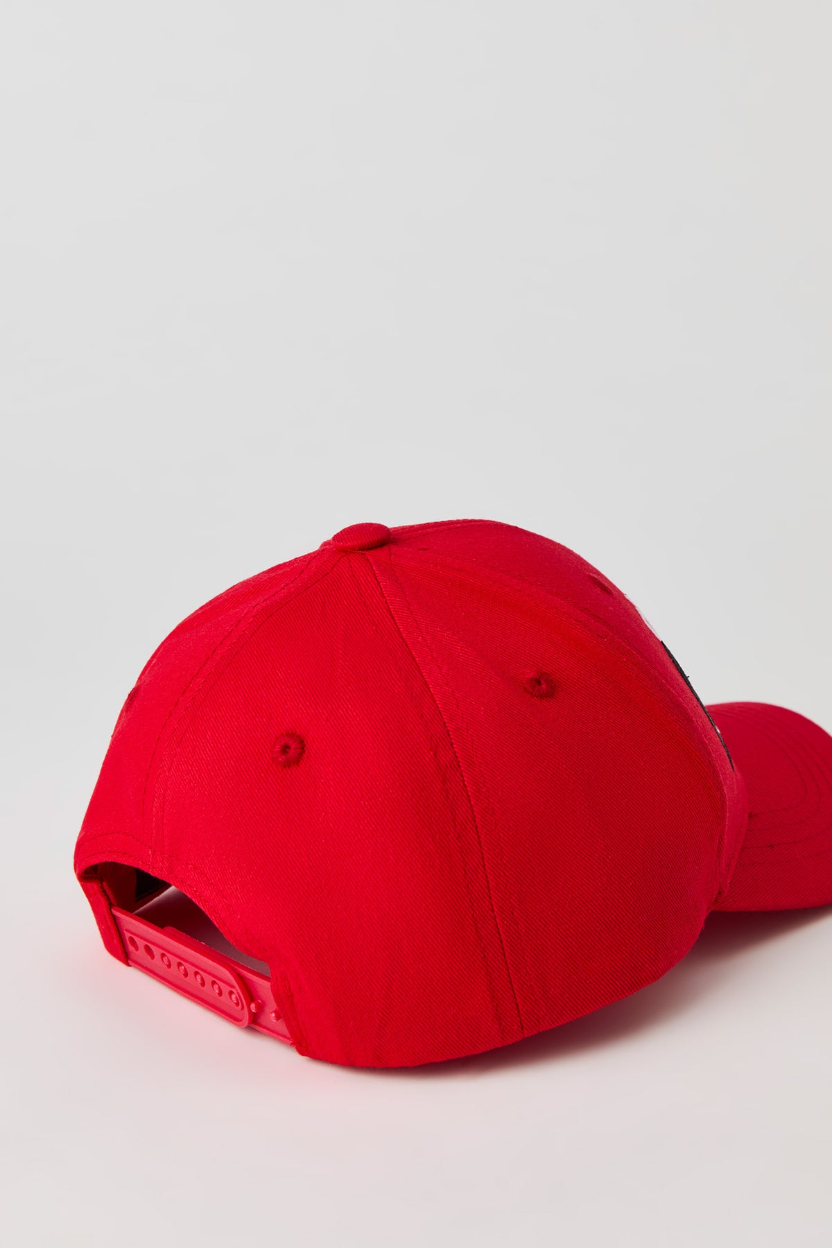 Vue alternative 3. Casquette de baseball avec motif brodé Coca-Cola