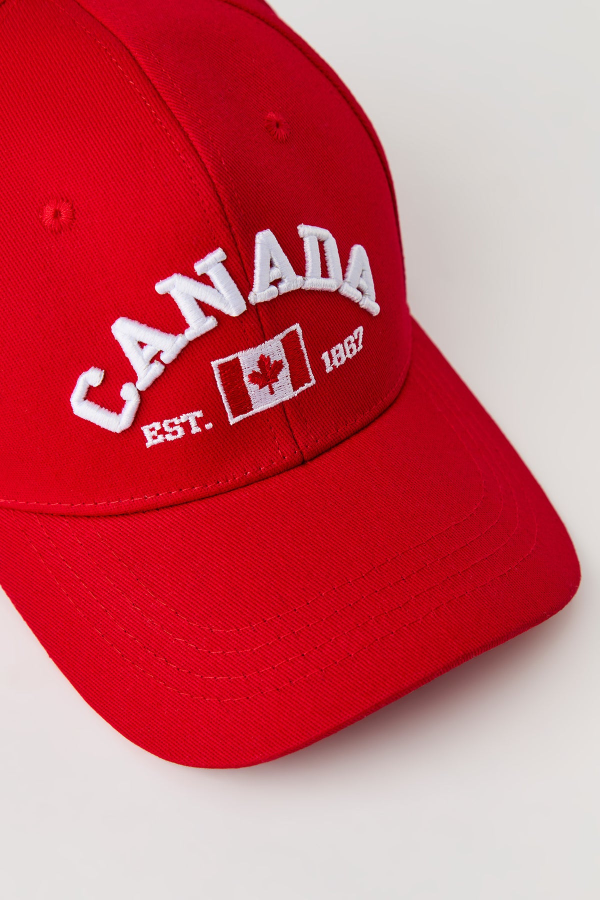 Vue alternative 2. Casquette de baseball avec motif brodé Canada