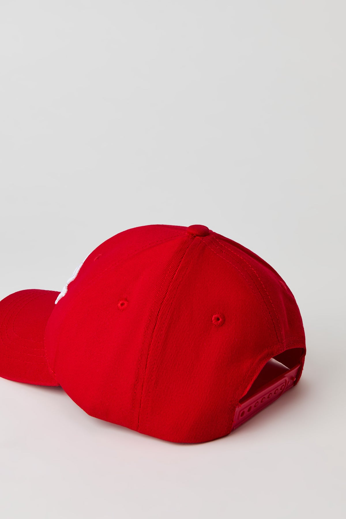 Vue alternative 3. Casquette de baseball avec motif brodé Canada