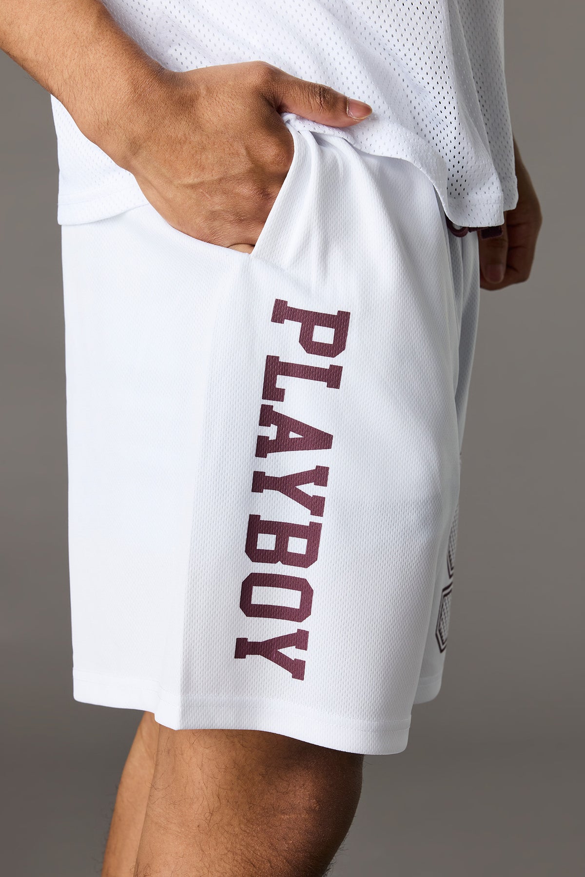 Vue alternative 4. Short en filet à imprimé Playboy