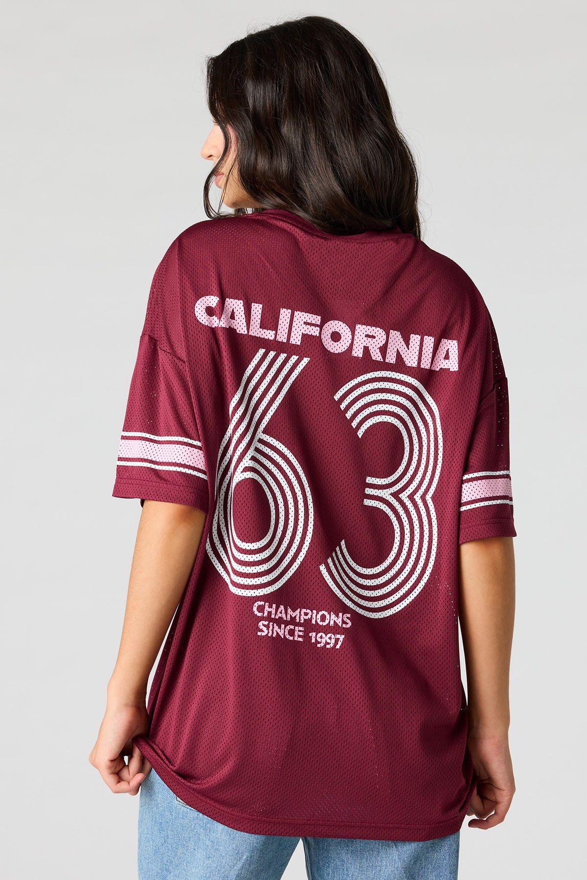 Alt View 2. Mesh Graphic V-Neck Jersey - Burgundy