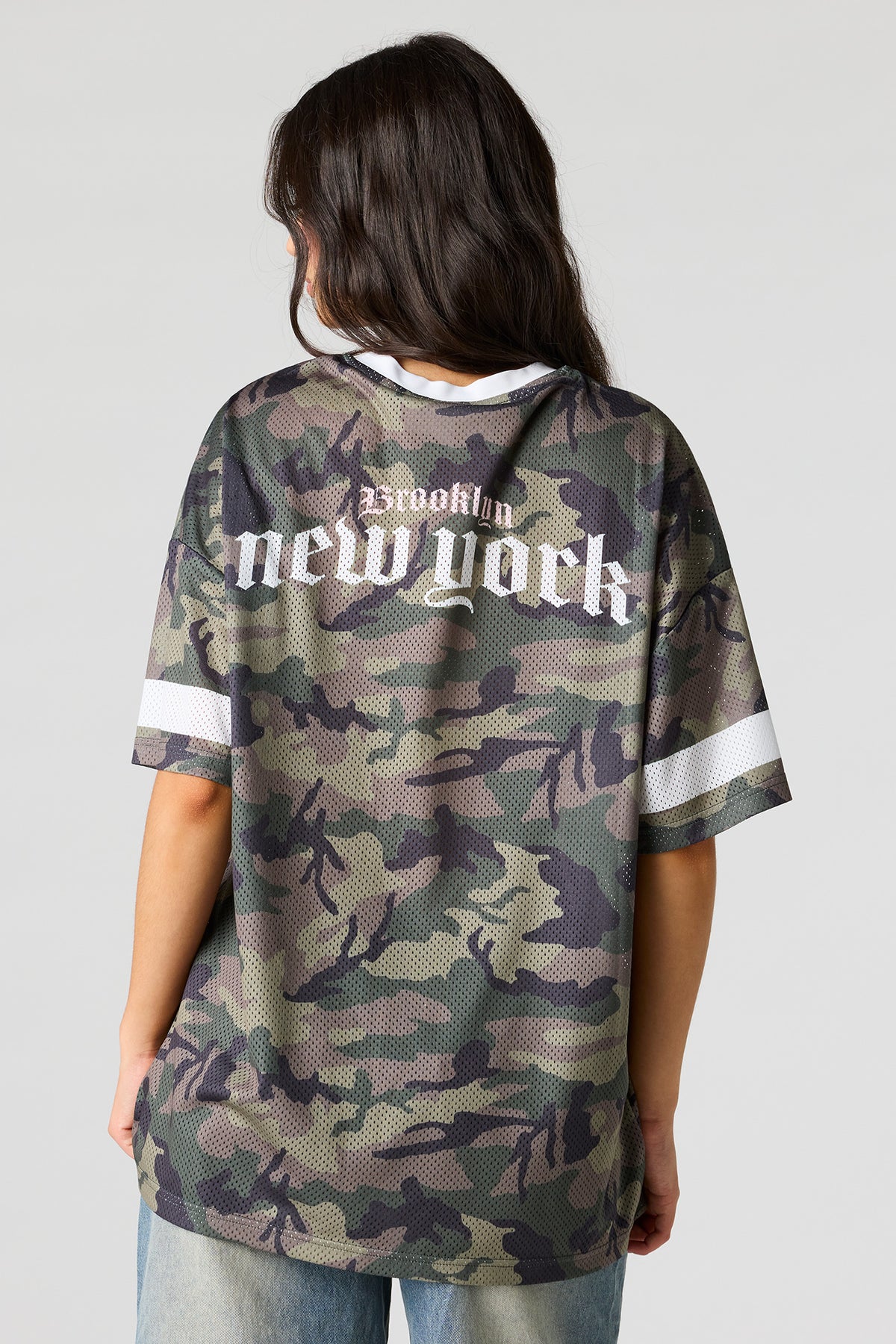 Alt View 2. Mesh Graphic V-Neck Jersey - Camouflage