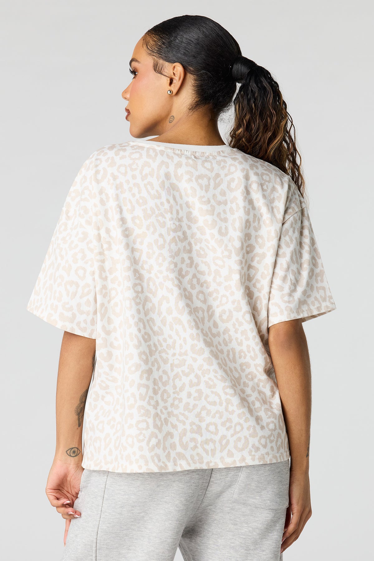 Alt View 2. Graphic Printed Boyfriend T-Shirt - Ivory
