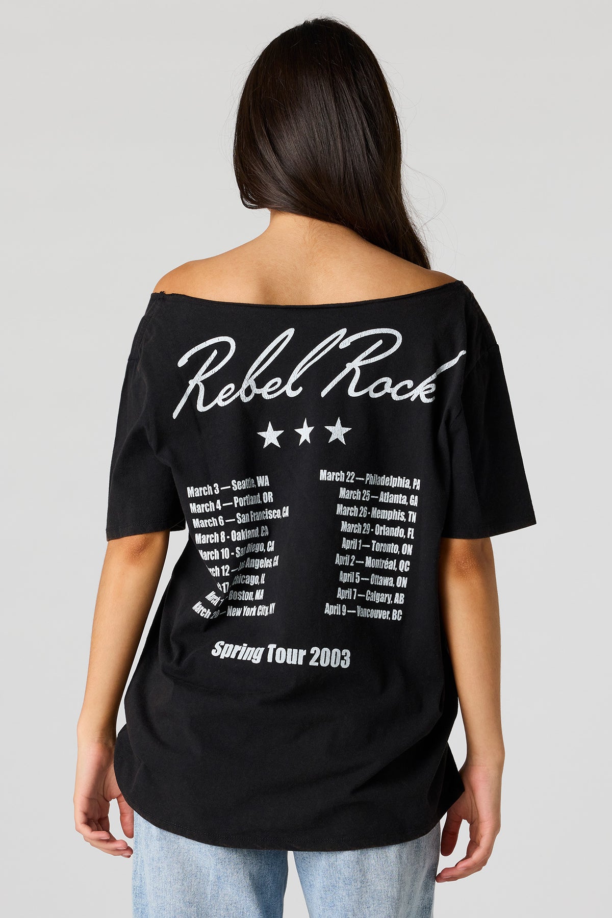 Vue alternative 2. T-shirt à épaules dénudées avec imprimé Tour