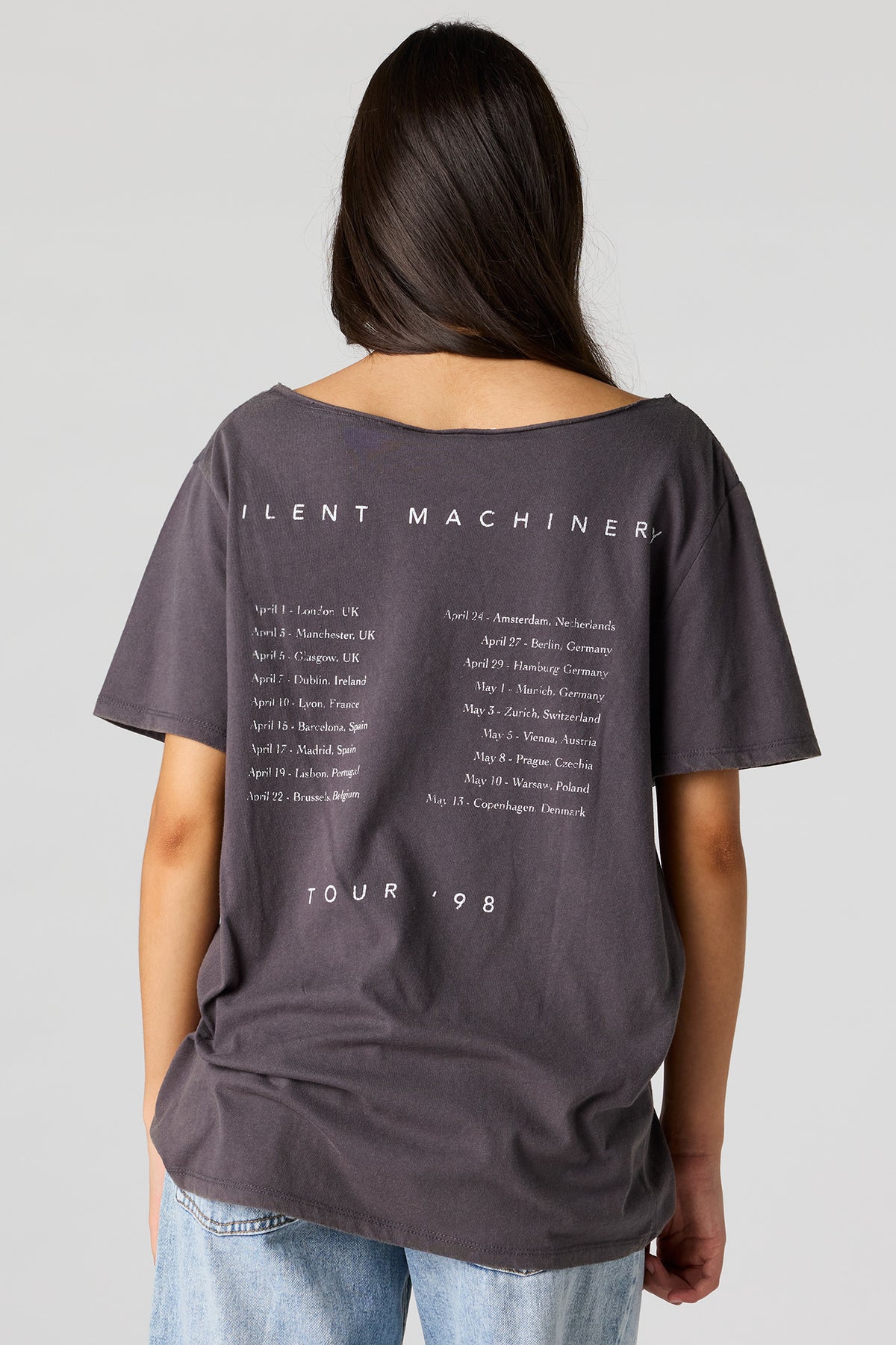 Vue alternative 2. T-shirt à épaules dénudées avec imprimé Tour