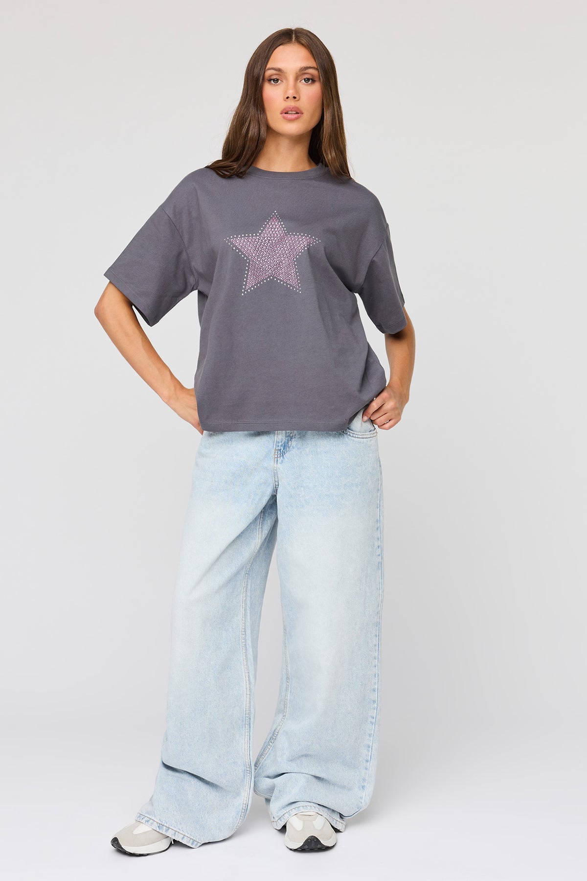 Alt View 3. Rhinestone Boyfriend T-Shirt - Dark Grey