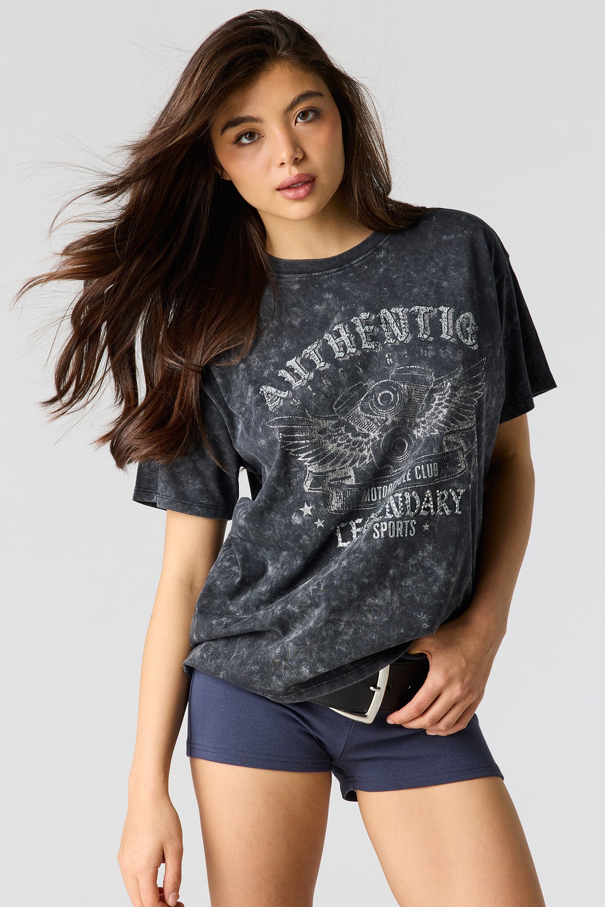 T-shirt de coupe garçonne délavé à imprimé avec pierres du Rhin