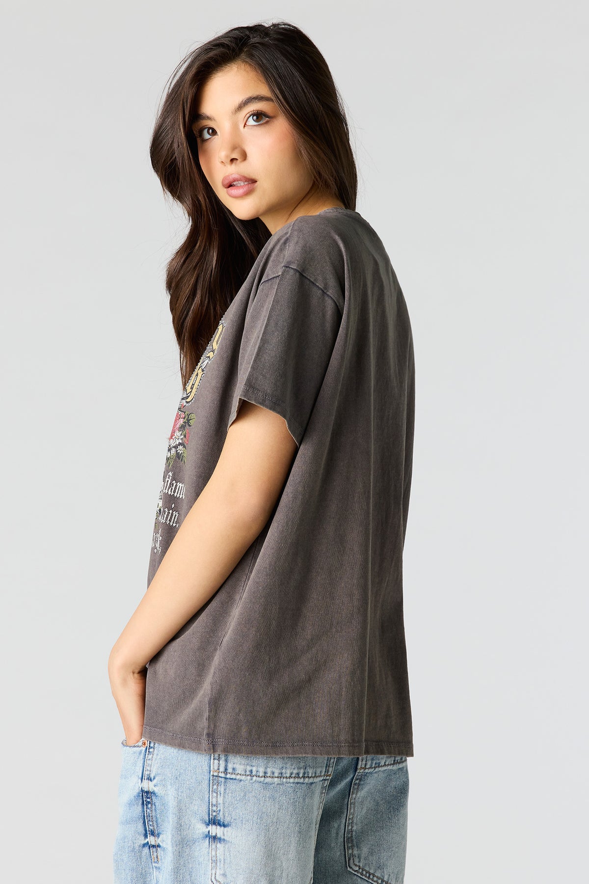 Vue alternative 2. T-shirt de coupe garçonne délavé à imprimé avec pierres du Rhin