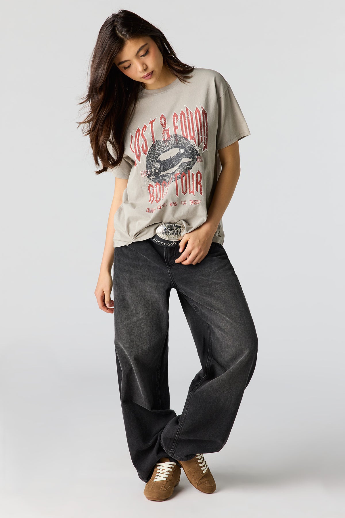 Vue alternative 3. T-shirt de coupe garçonne délavé à imprimé avec pierres du Rhin
