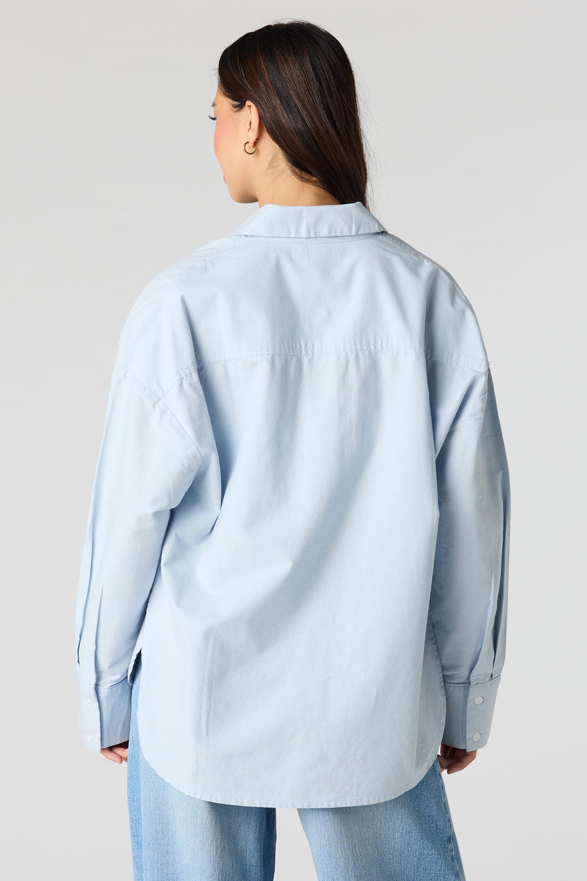 Vue alternative 2. Haut surdimensionné boutonné avec col