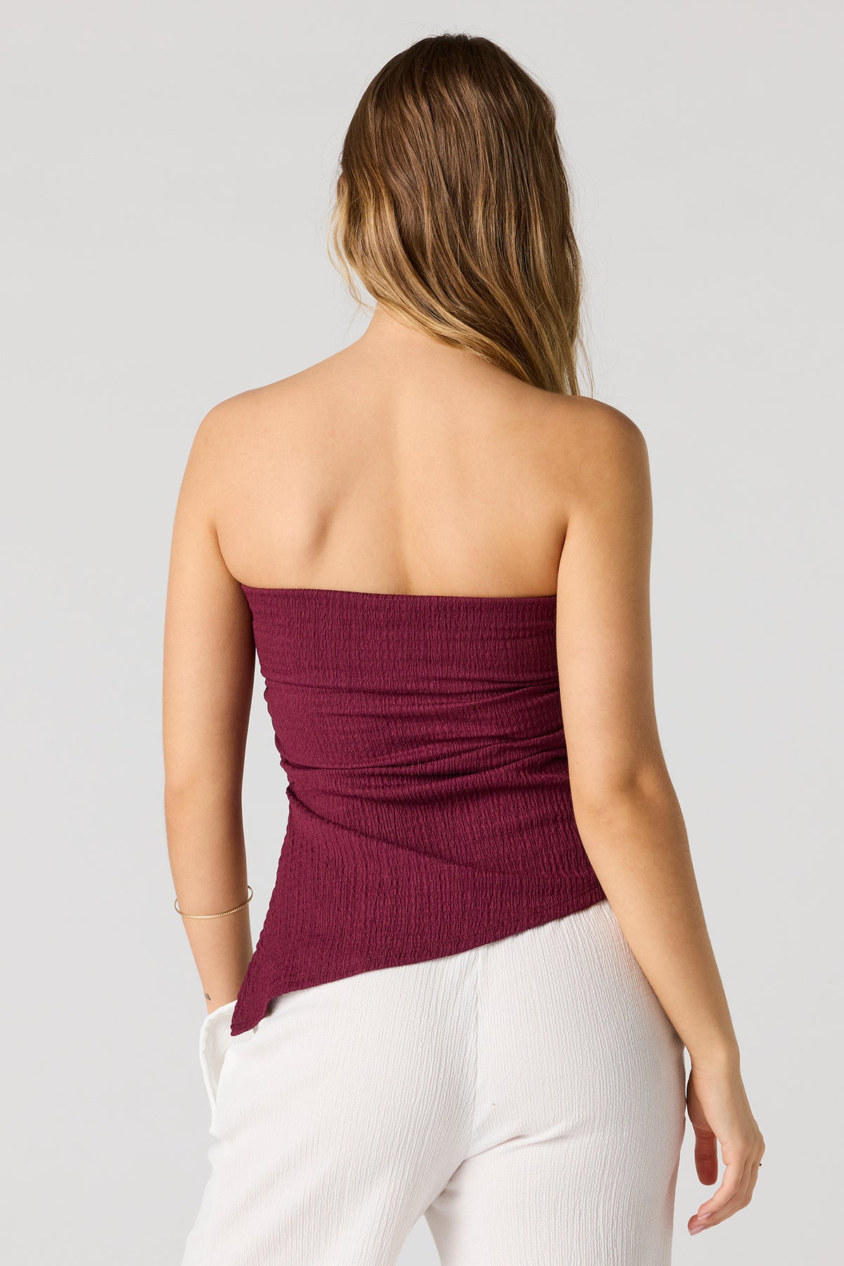 Vue alternative 2. Haut tubulaire asymétrique texturé