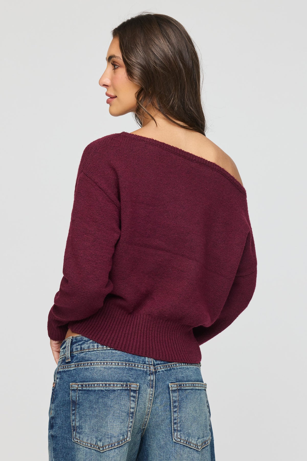 Vue alternative 2. Chandail à col bateau en tricot pelucheux