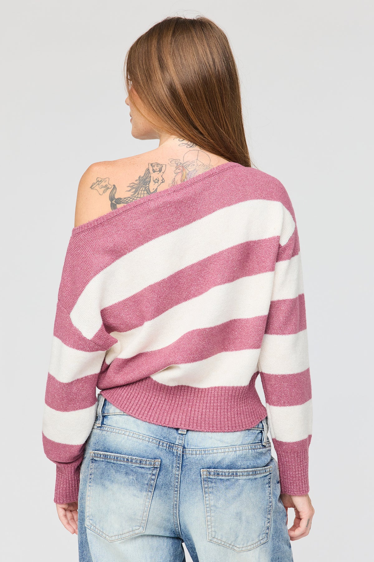 Vue alternative 2. Chandail à col bateau en tricot pelucheux rayé