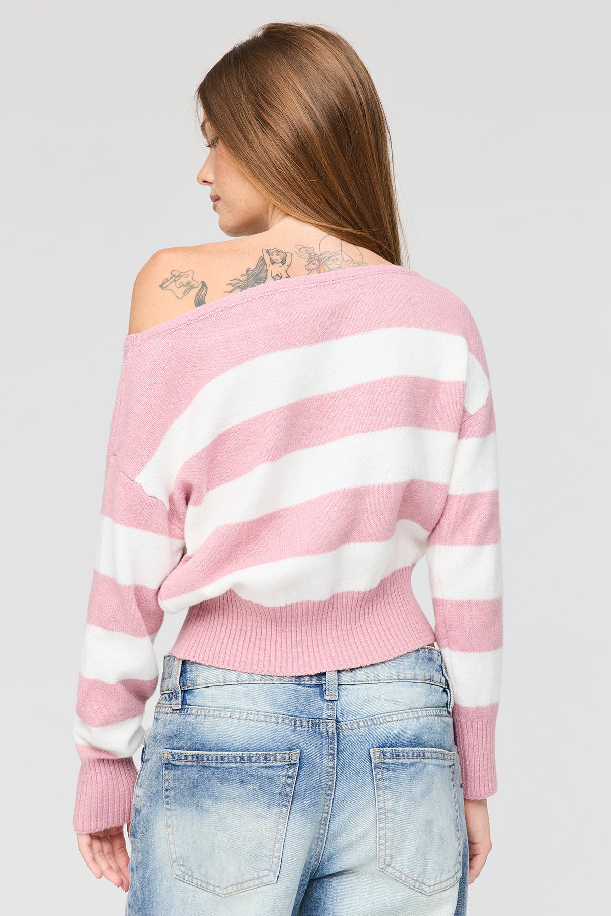 Vue alternative 2. Chandail à col bateau en tricot pelucheux rayé