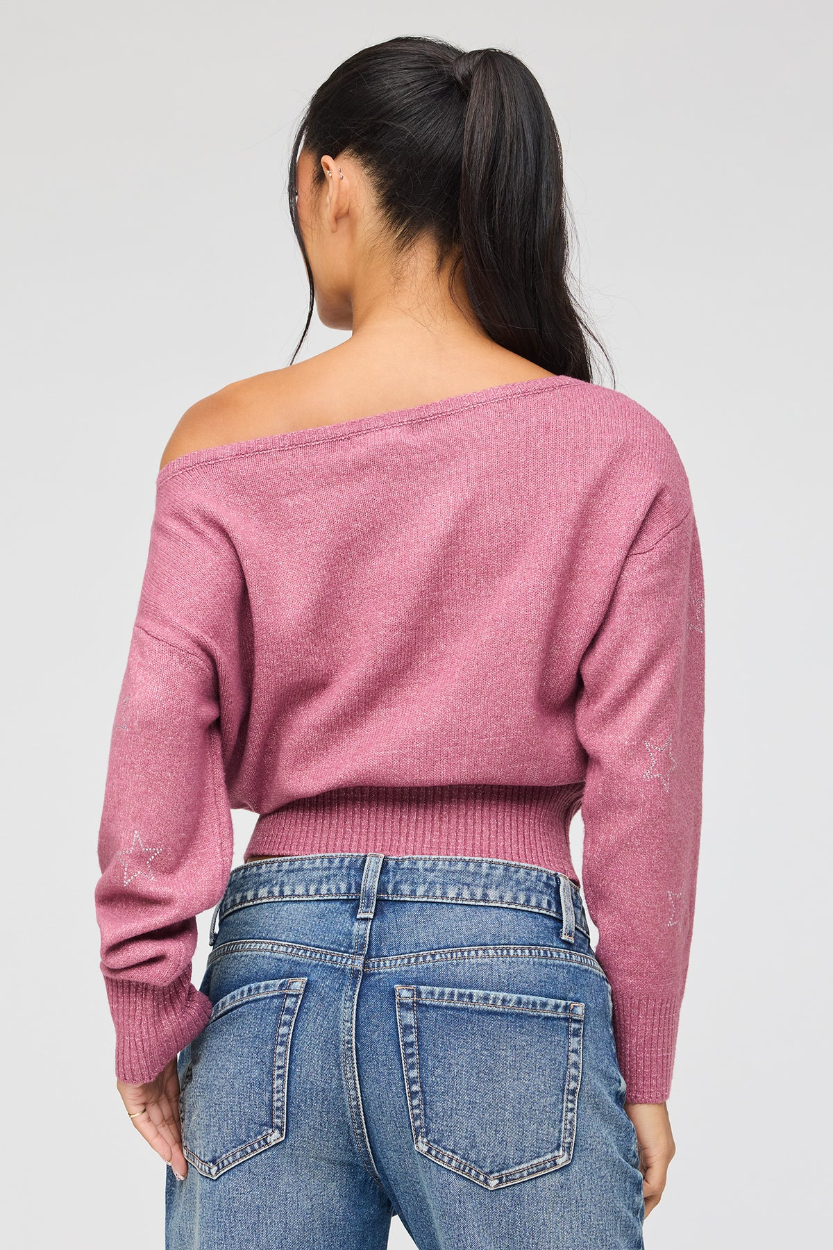 Vue alternative 2. Chandail en tricot pelucheux avec épaules dénudées et pierres du Rhin