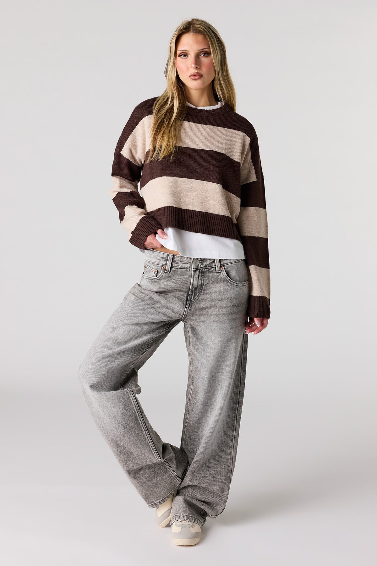 Alt View 3. Striped Boxy Sweater - Brown