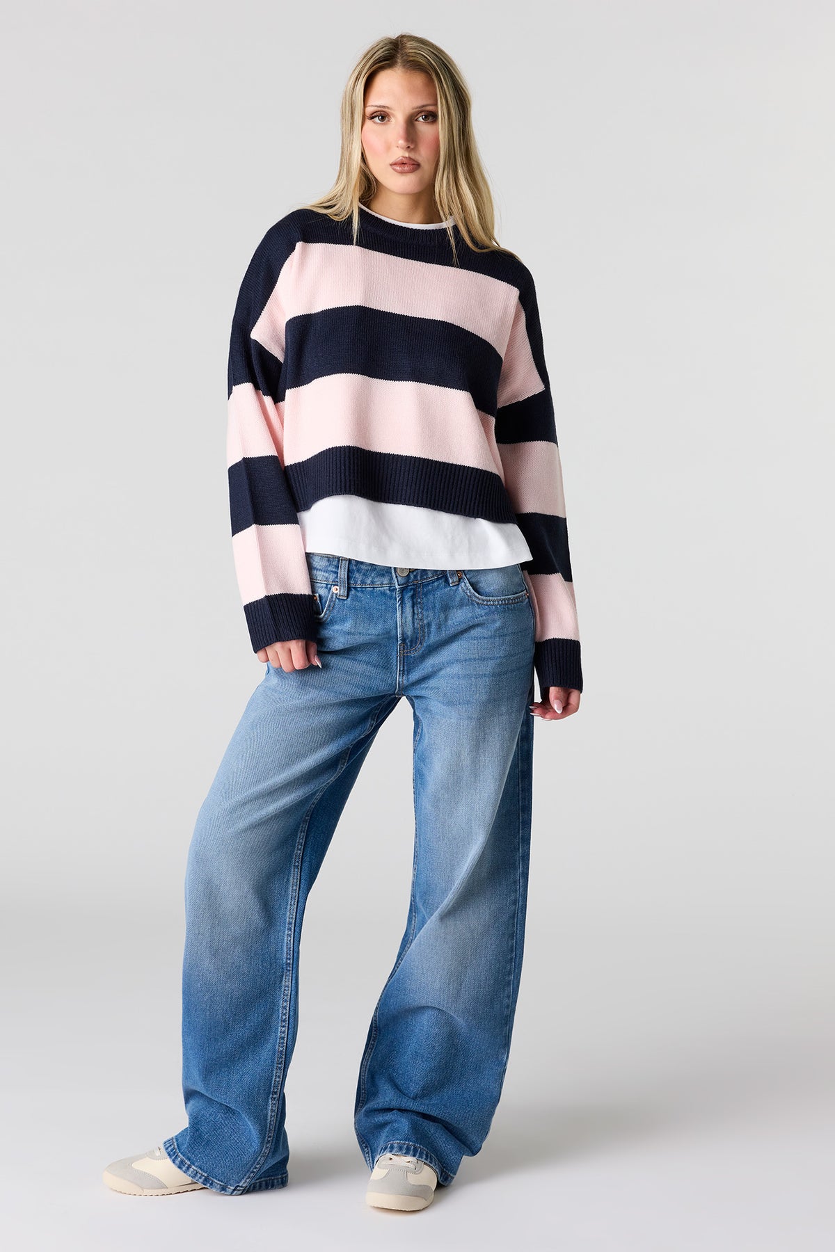 Alt View 3. Striped Boxy Sweater - Navy