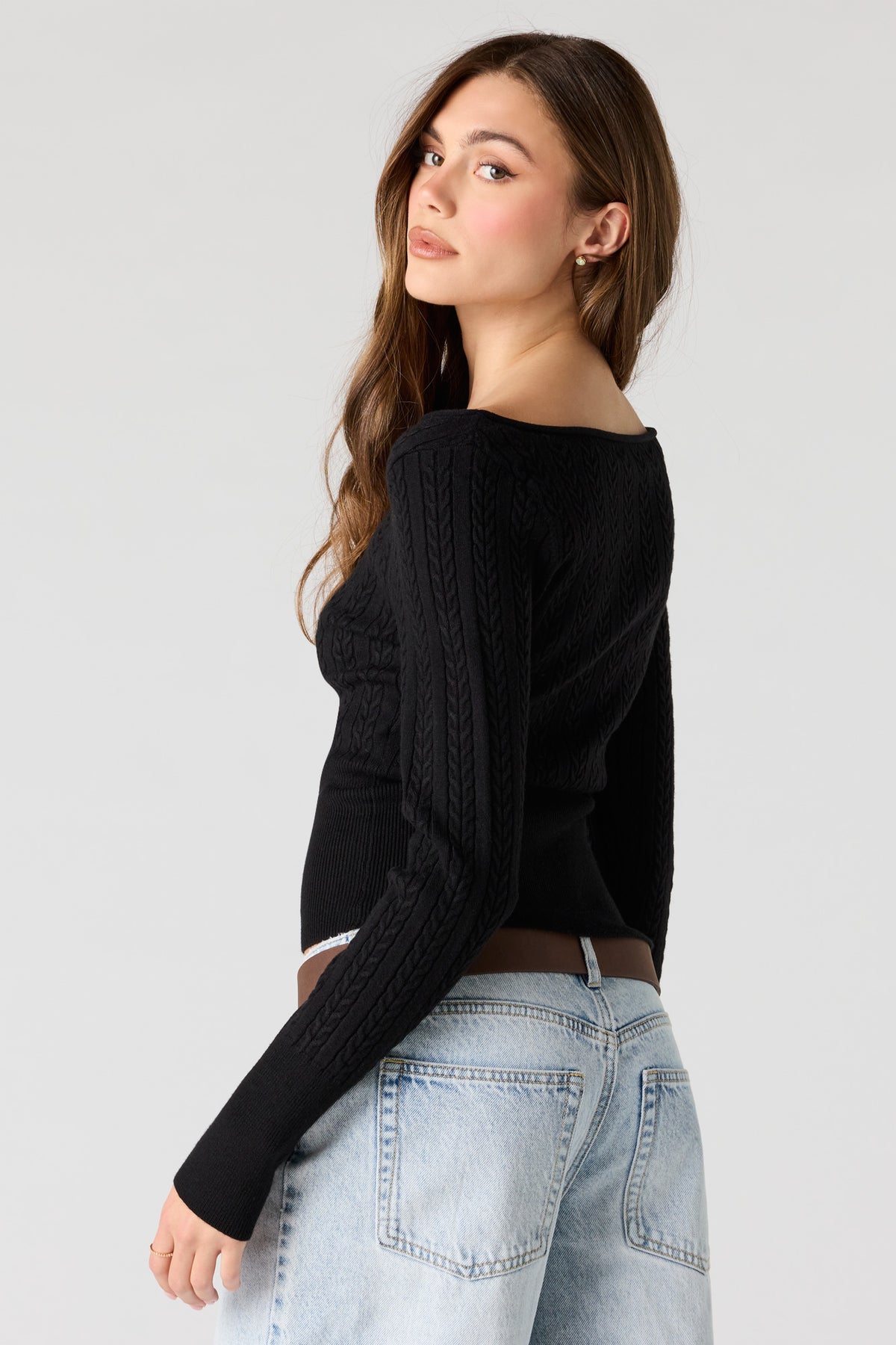 Vue alternative 2. Chandail à encolure bateau en tricot torsadé