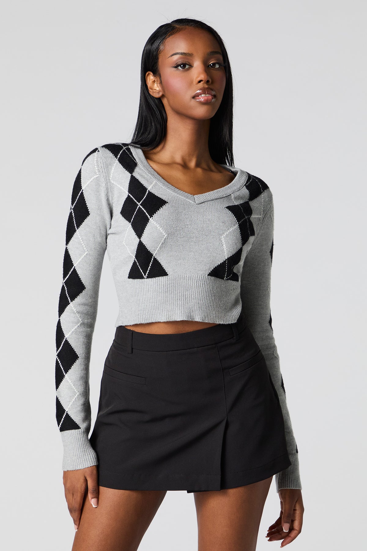 Chandail écourté à losange et col en V