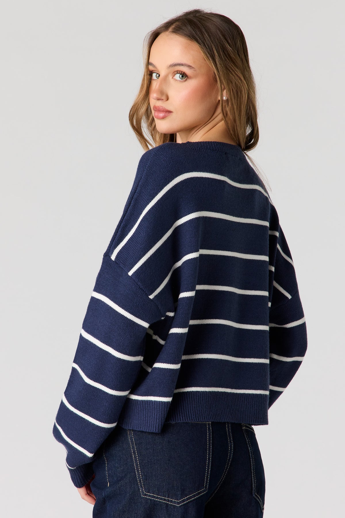 Vue alternative 2. Chandail en tricot rayé