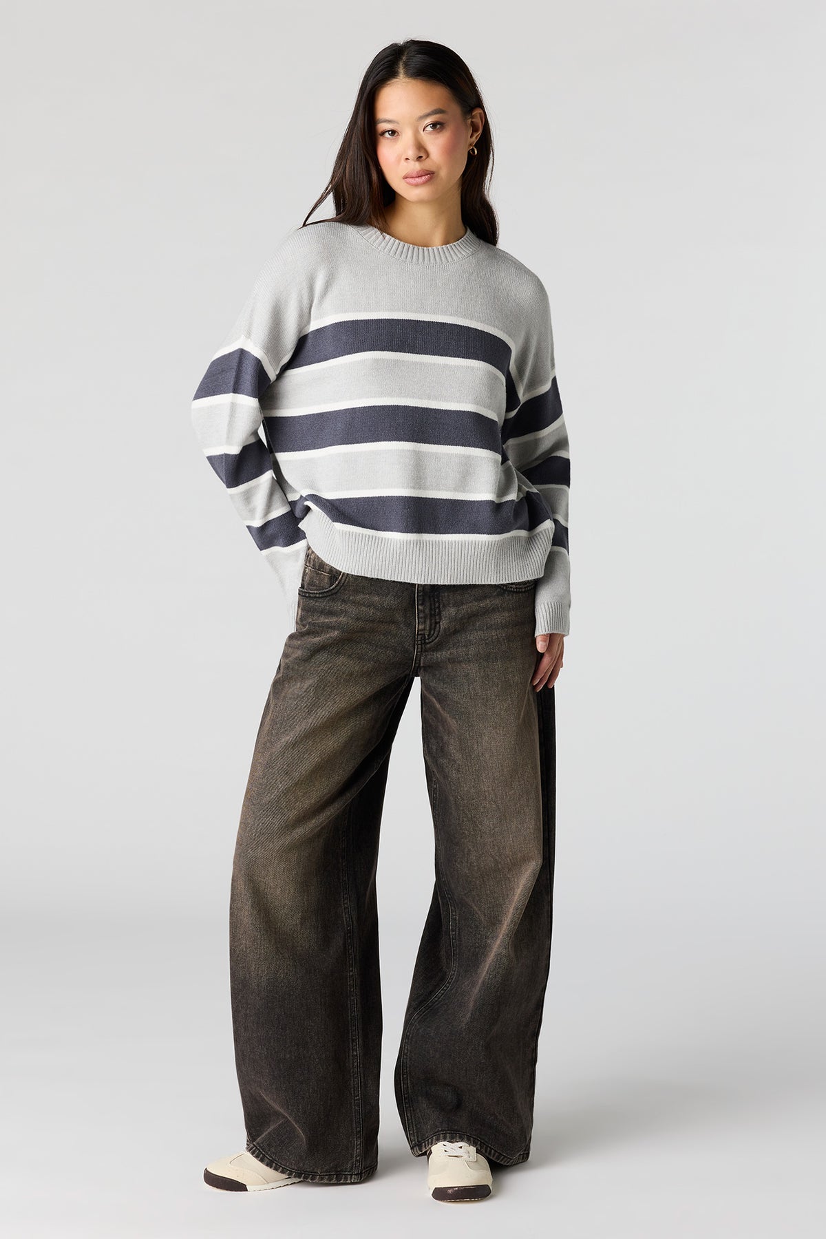 Vue alternative 3. Chandail en tricot rayé