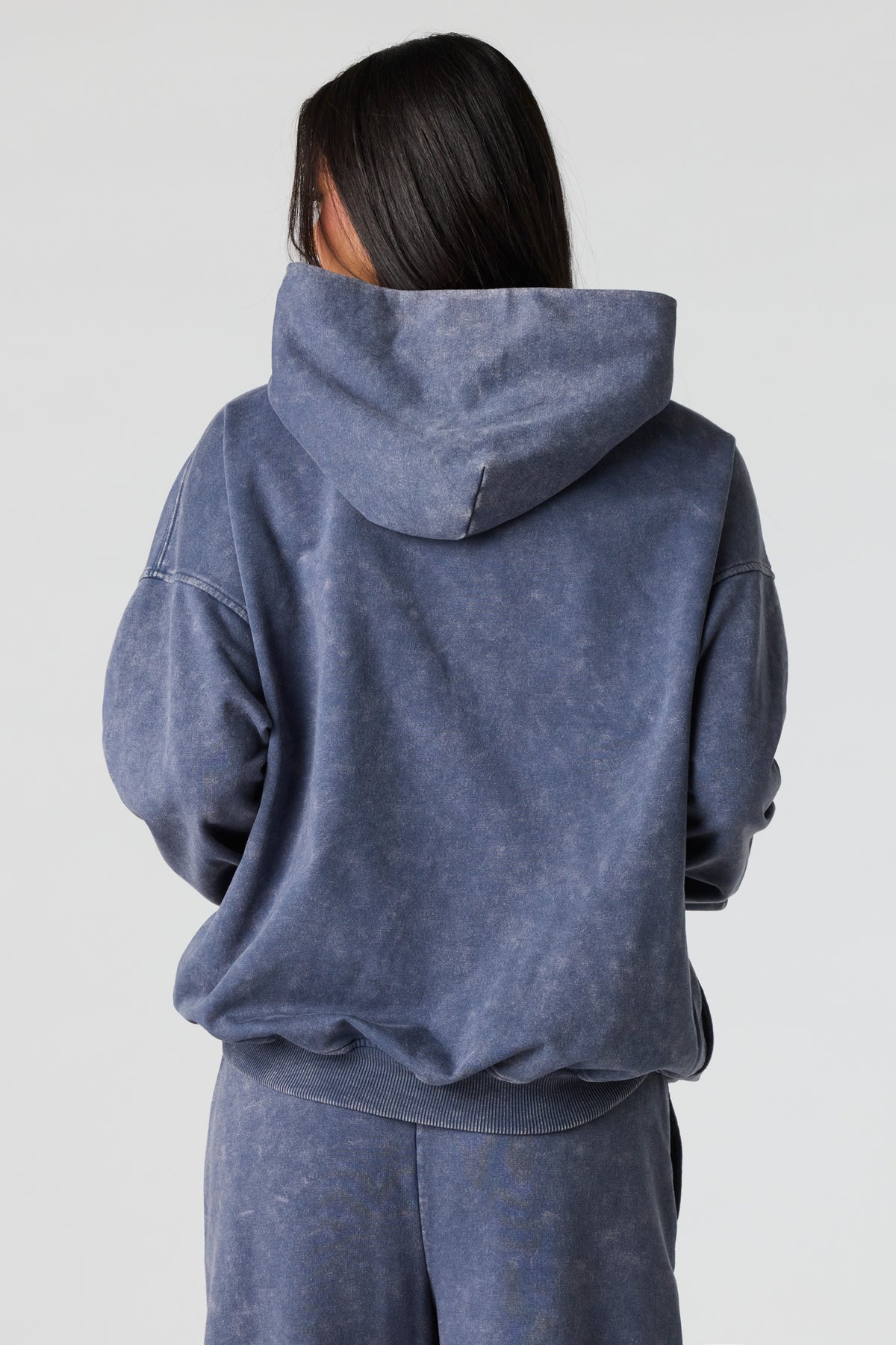 Vue alternative 2. Haut à capuchon favori en molleton de luxe délavé