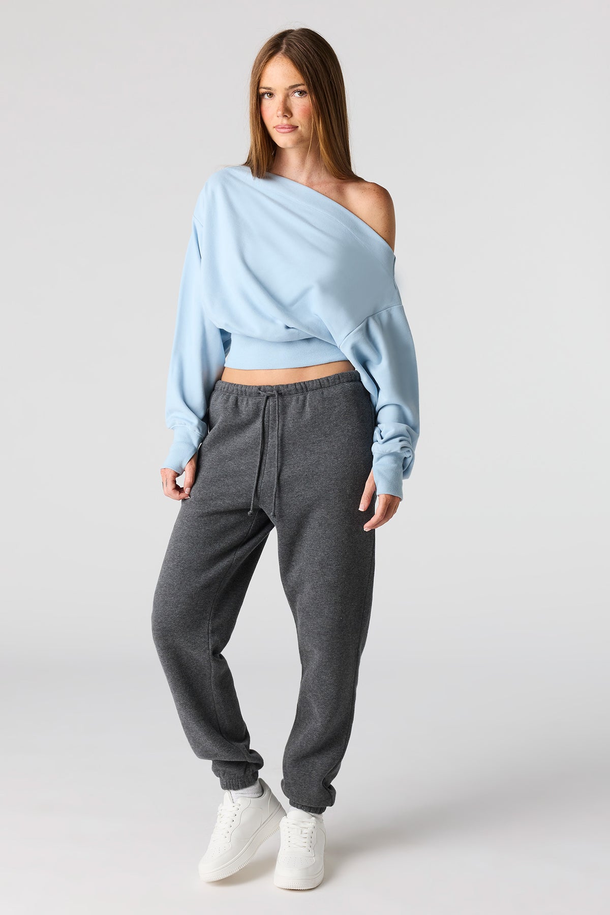 Vue alternative 3. Chandail en tissu bouclé de luxe à épaules dénudées