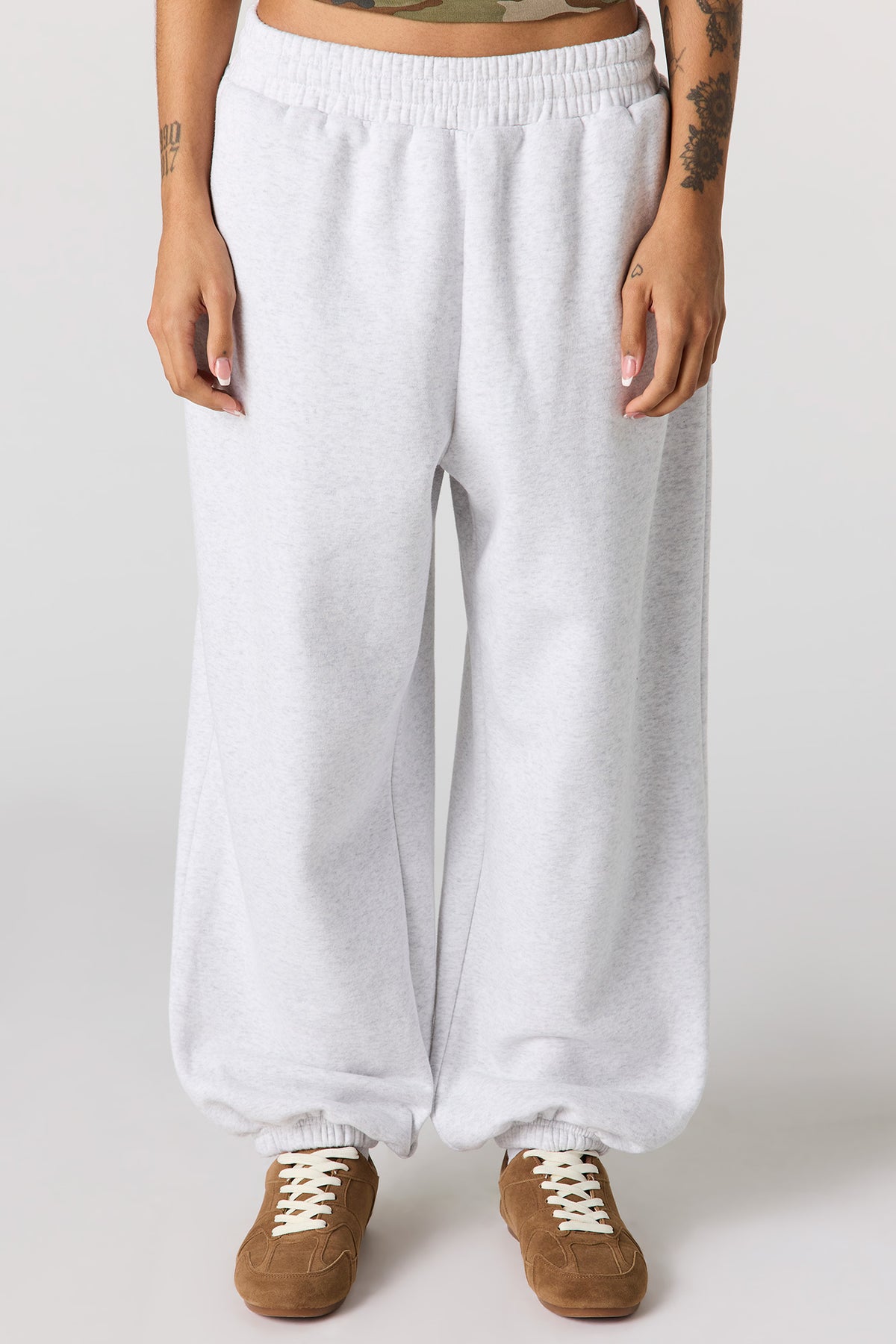 Vue alternative 11. Jogger baggy de coupe garçonne en molleton de luxe