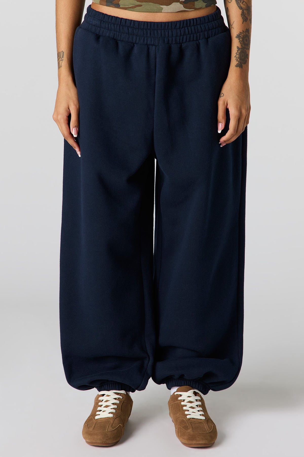 Vue alternative 14. Jogger baggy de coupe garçonne en molleton de luxe
