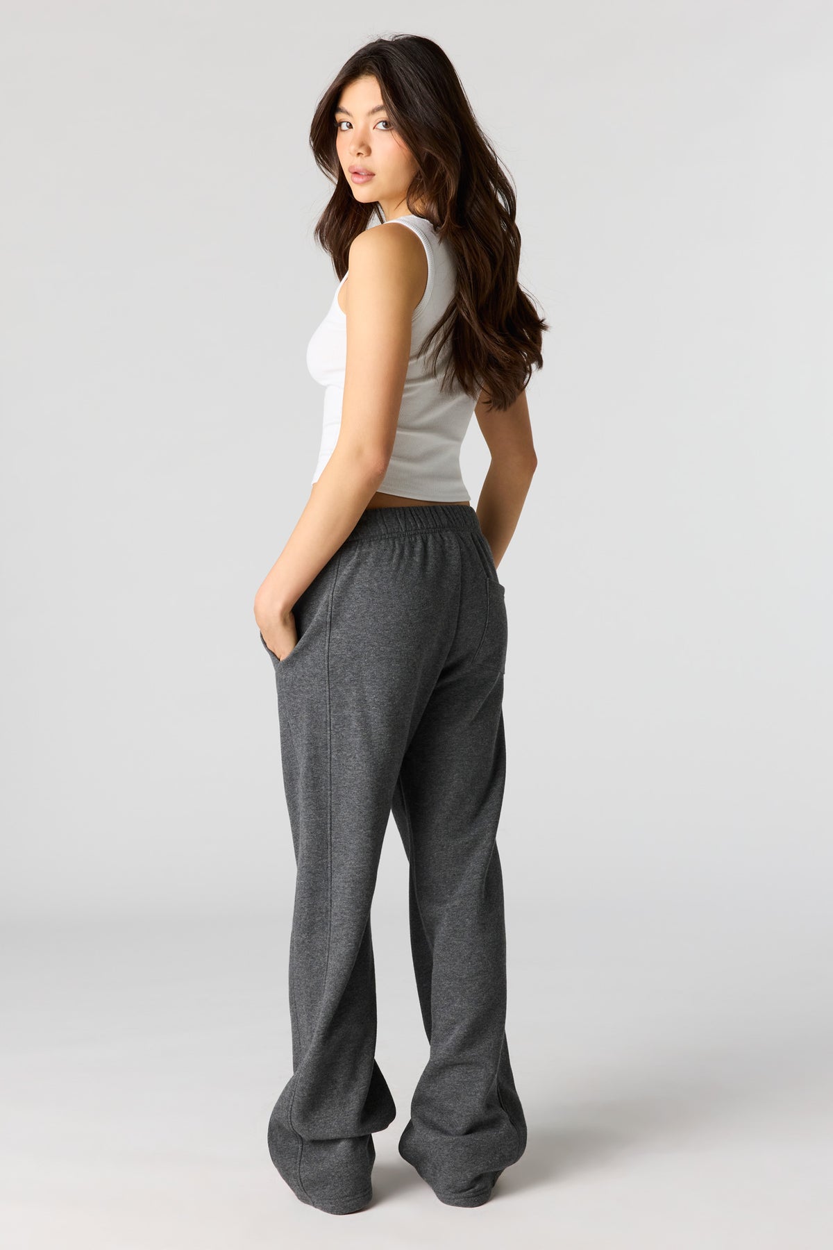 Alt View 3. Luxe Fleece Baggy Sweatpant - Charcoal