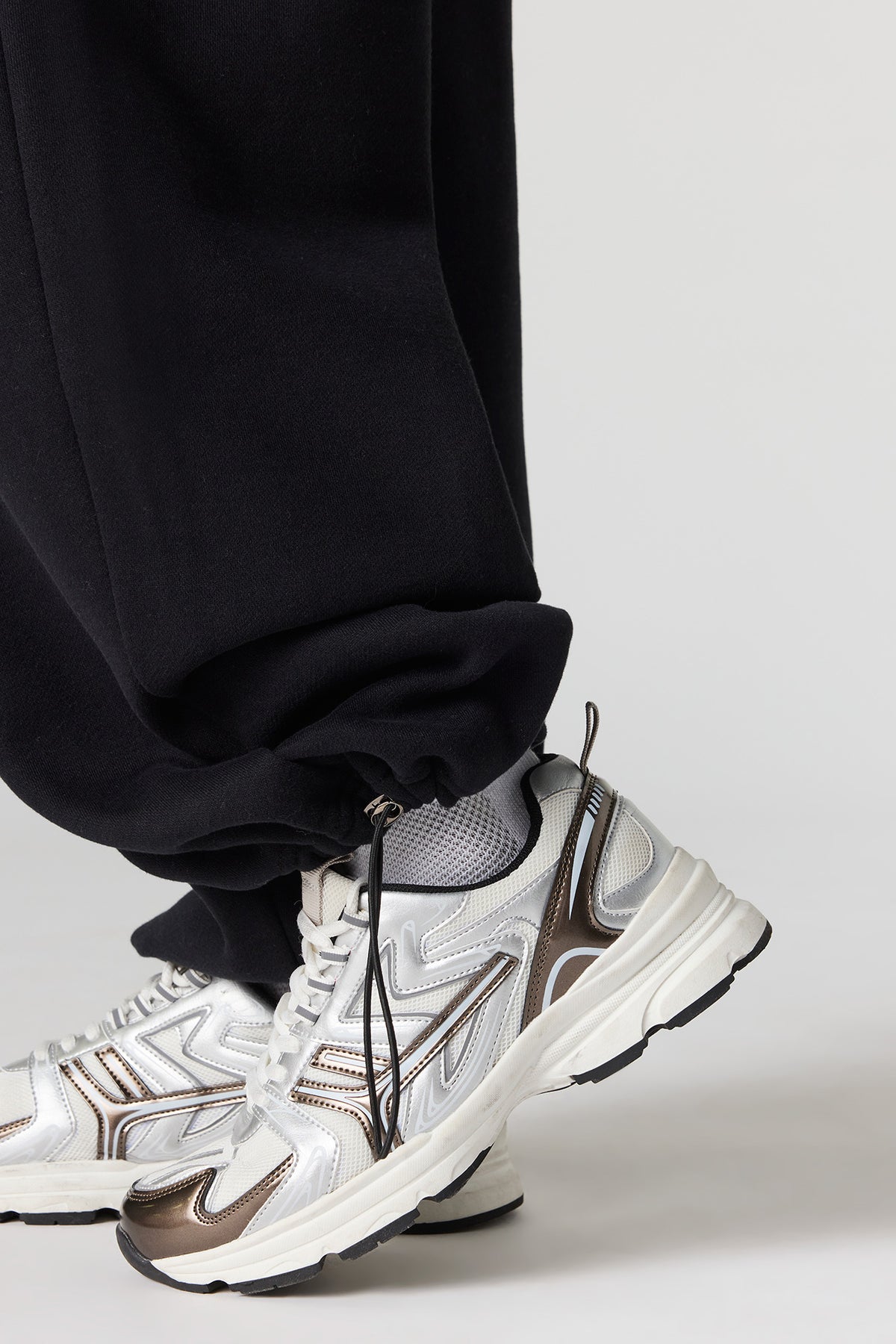 Alt View 4. Luxe Fleece Barrel Jogger - Black