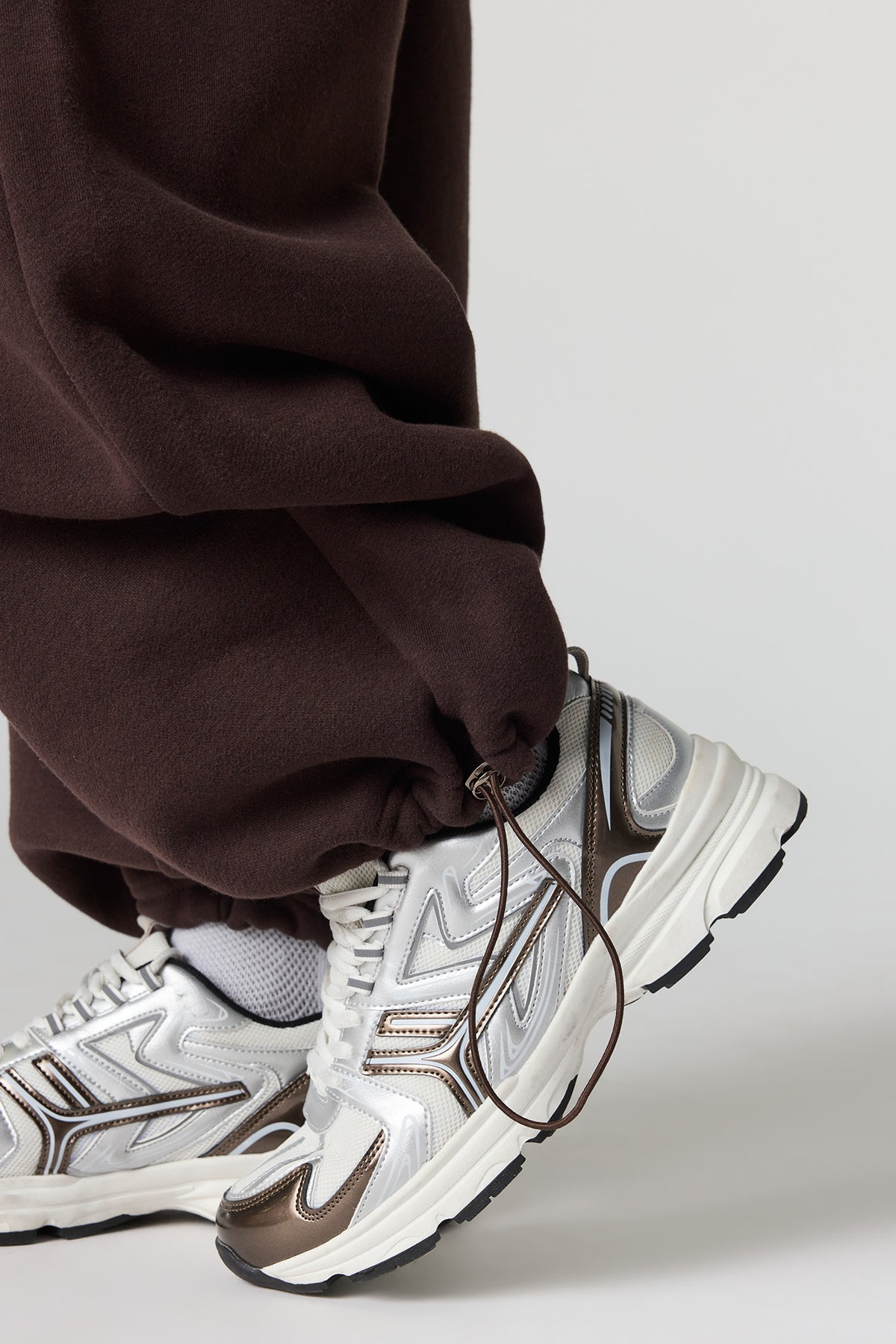 Alt View 4. Luxe Fleece Barrel Jogger - Brown