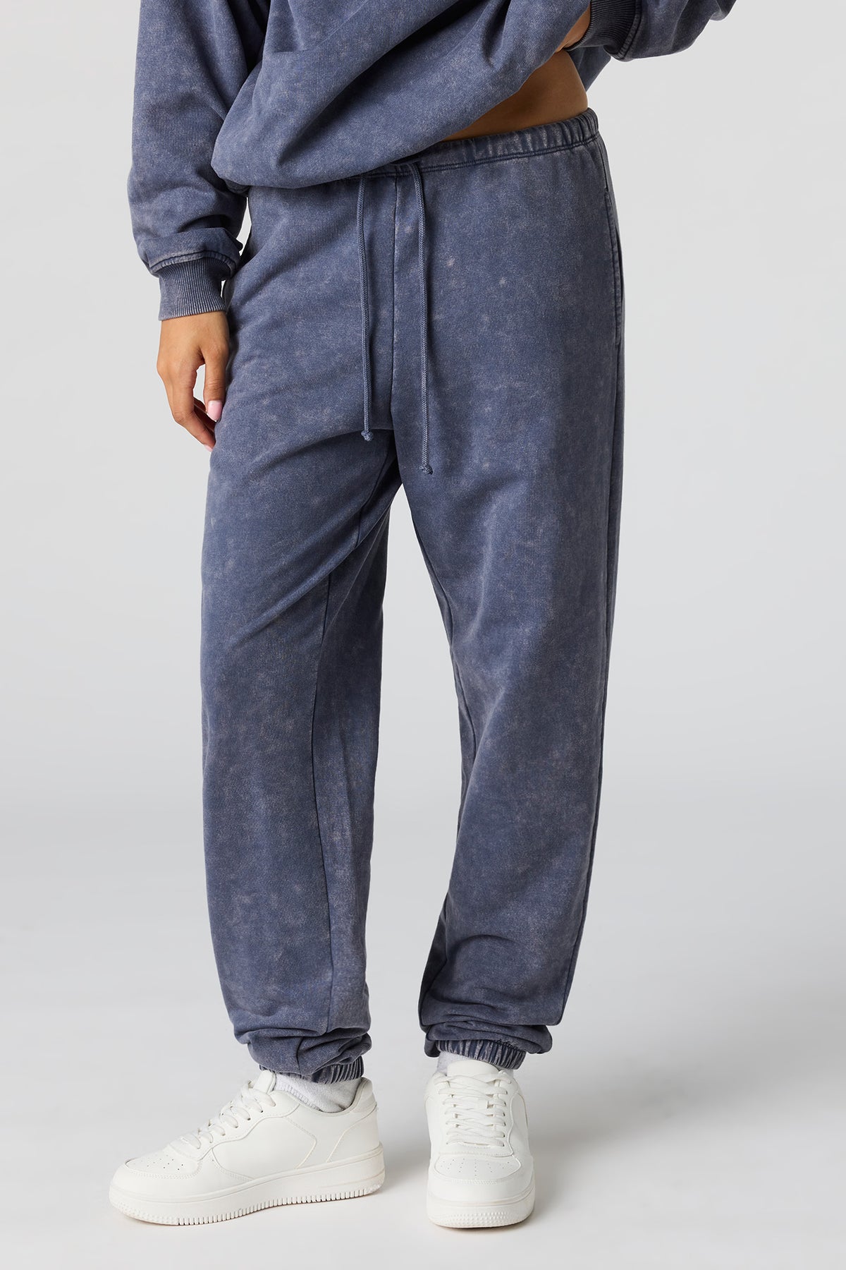 Vue alternative 2. Jogger délavé à taille basse en molleton de luxe