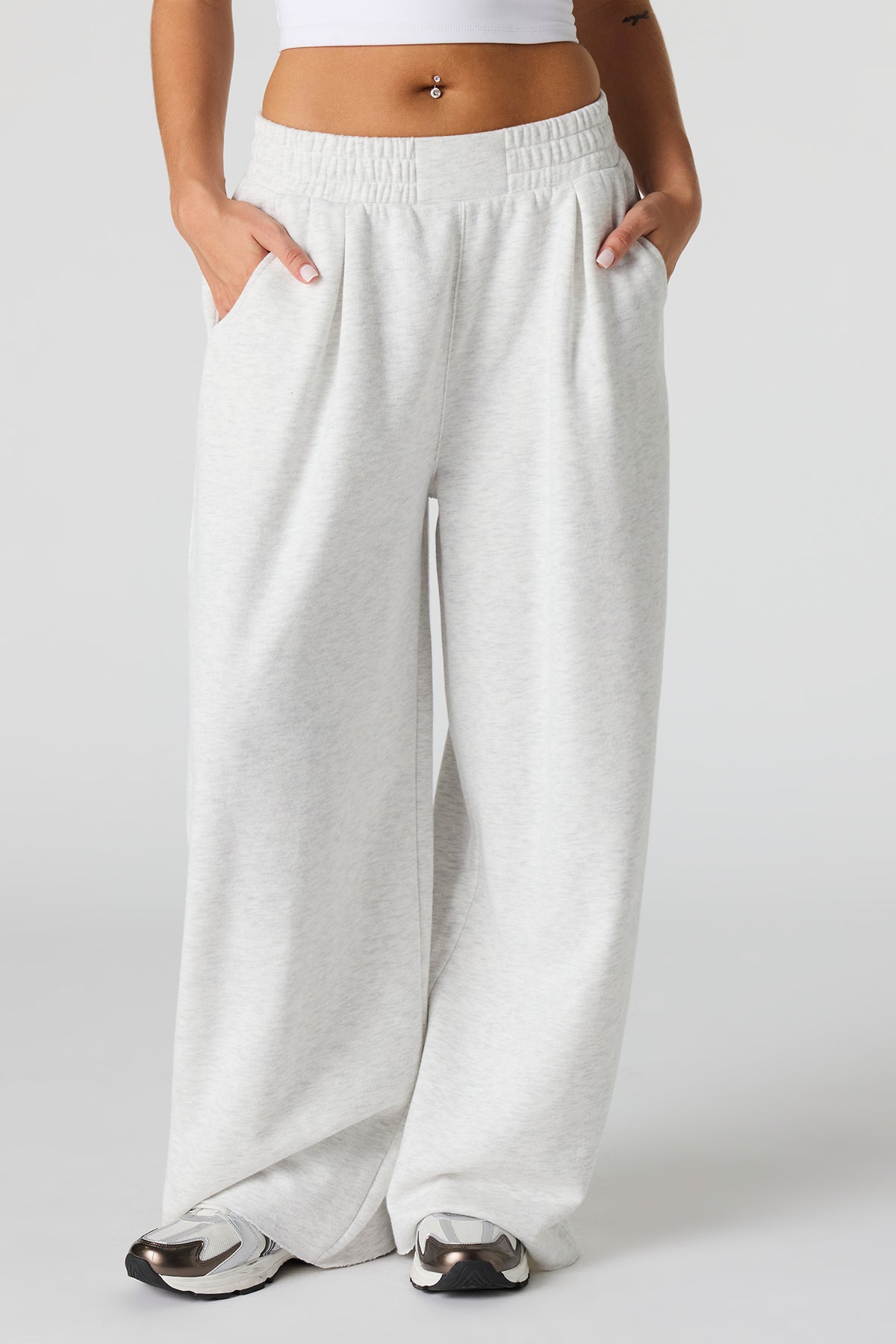 Vue alternative 10. Pantalon d'entraînement ultrabaggy en molleton de luxe