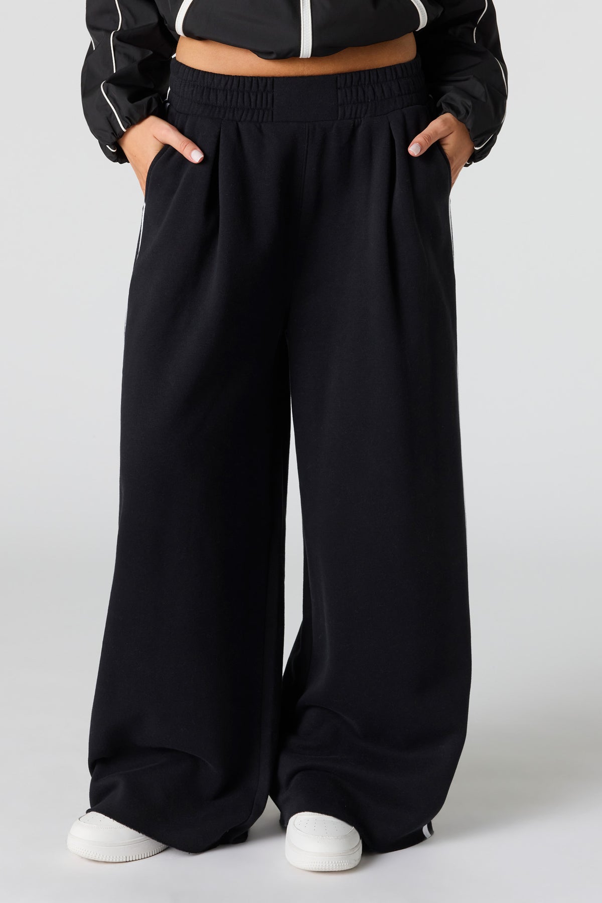 Vue alternative 2. Pantalon d'entraînement ultrabaggy en molleton de luxe rayé