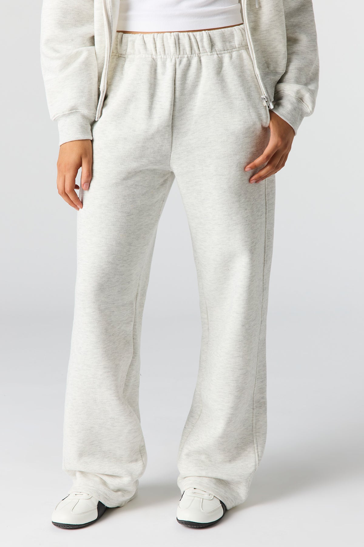 Alt View 2. Luxe Fleece Baggy Sweatpant - Light Grey