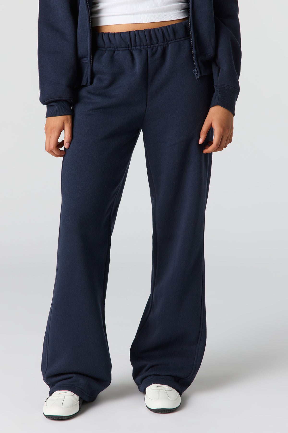 Alt View 2. Luxe Fleece Baggy Sweatpant - Dark Blue