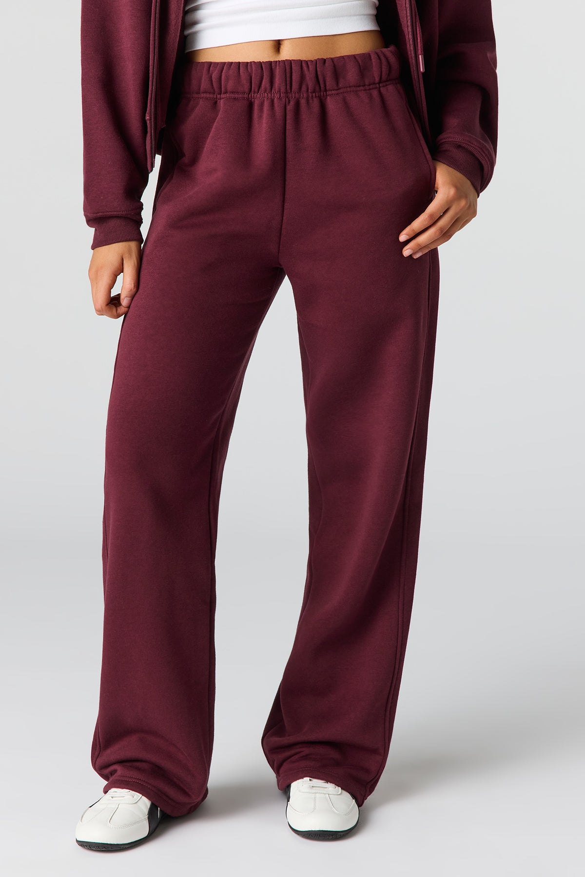 Alt View 2. Luxe Fleece Baggy Sweatpant - Burgundy