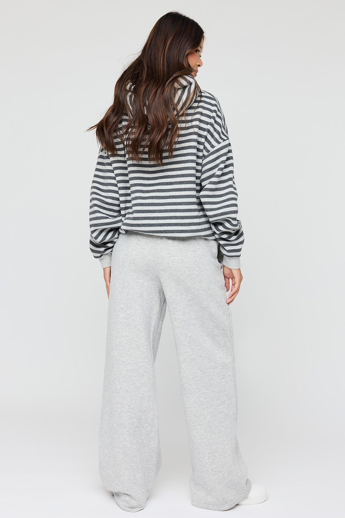 Alt View 3. Luxe Fleece Ultra-Wide Leg Sweatpant - Heather Grey
