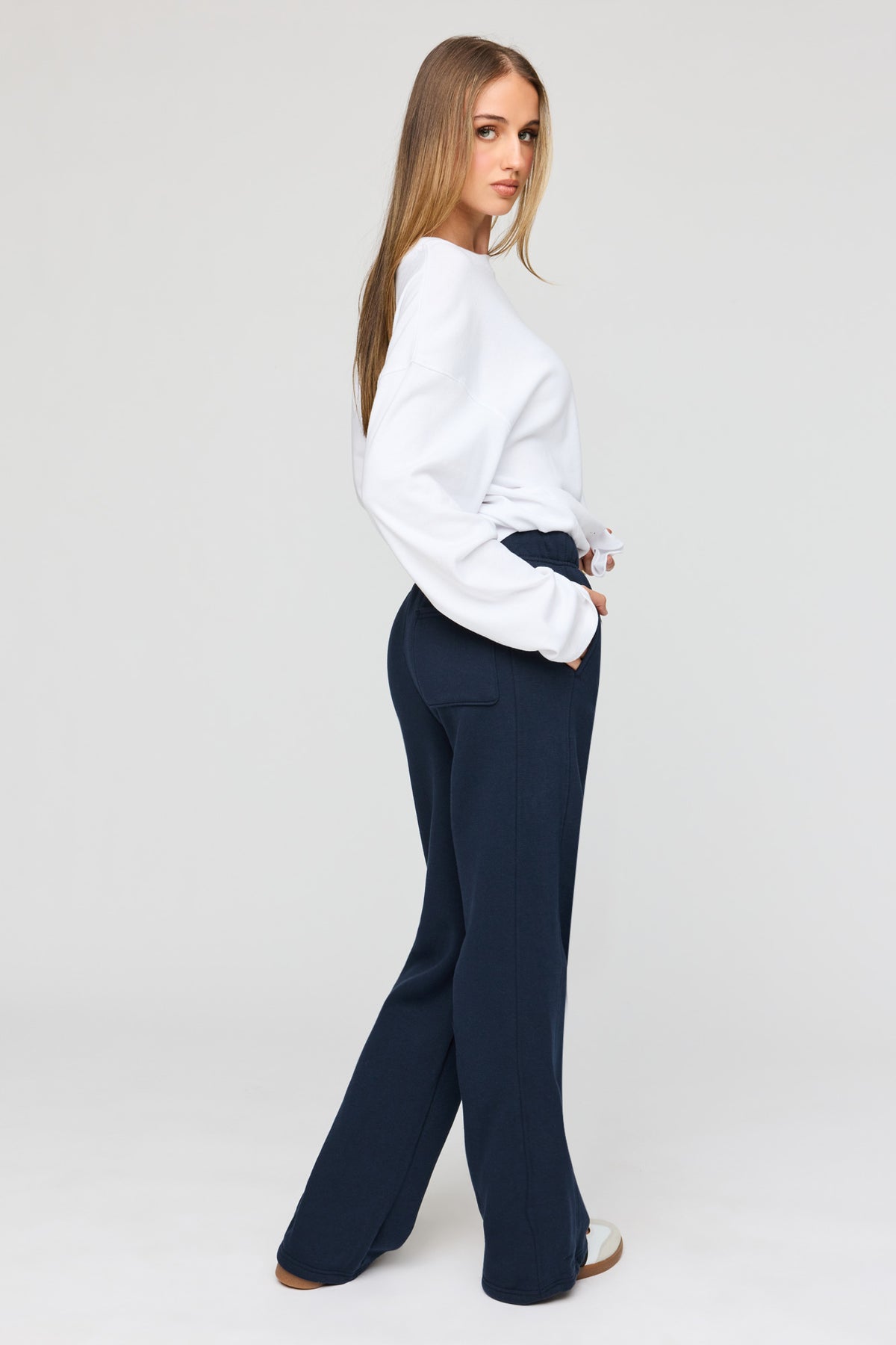 Alt View 2. Luxe Fleece Baggy Sweatpant - Dark Blue