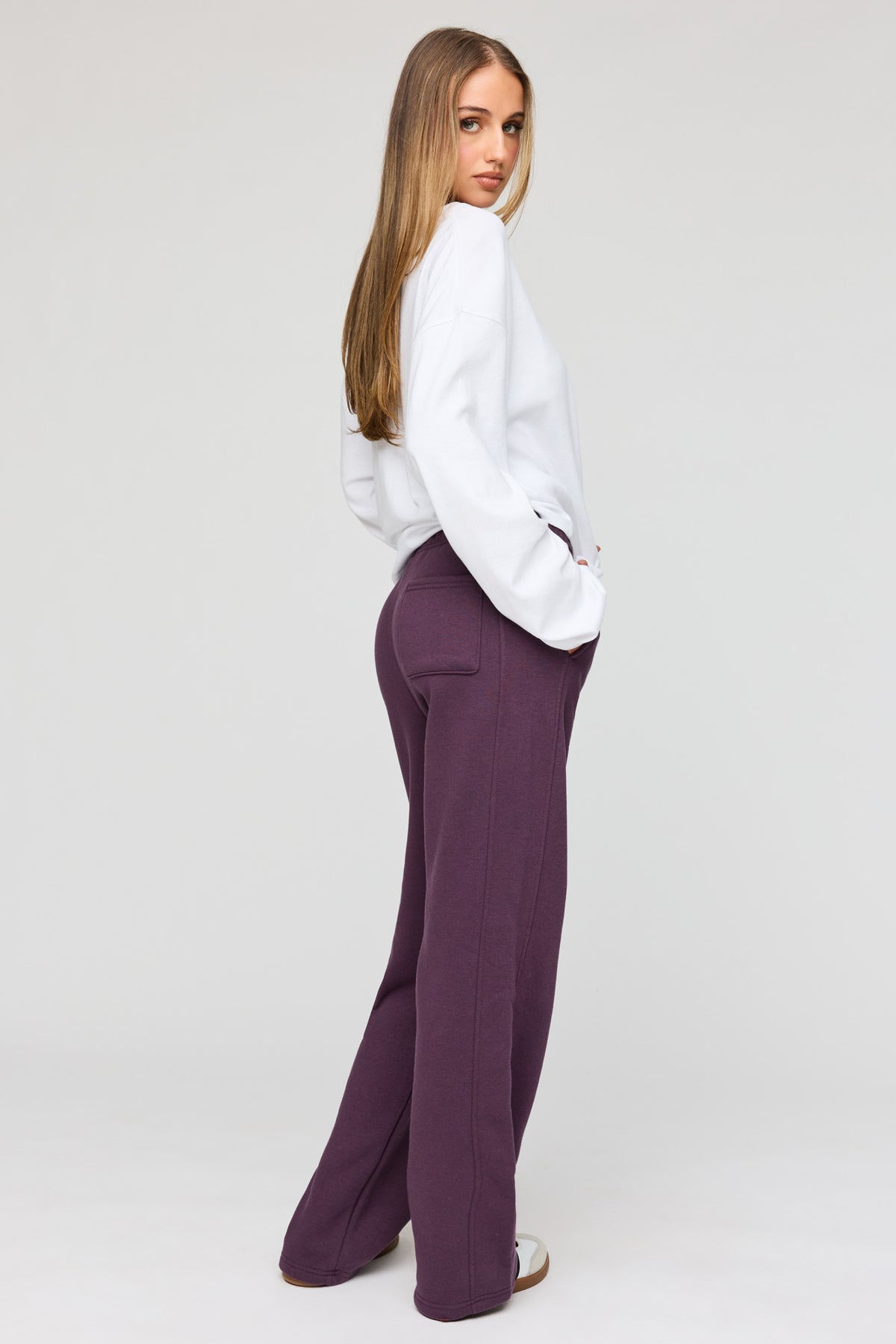 Alt View 3. Luxe Fleece Baggy Sweatpant - Purple