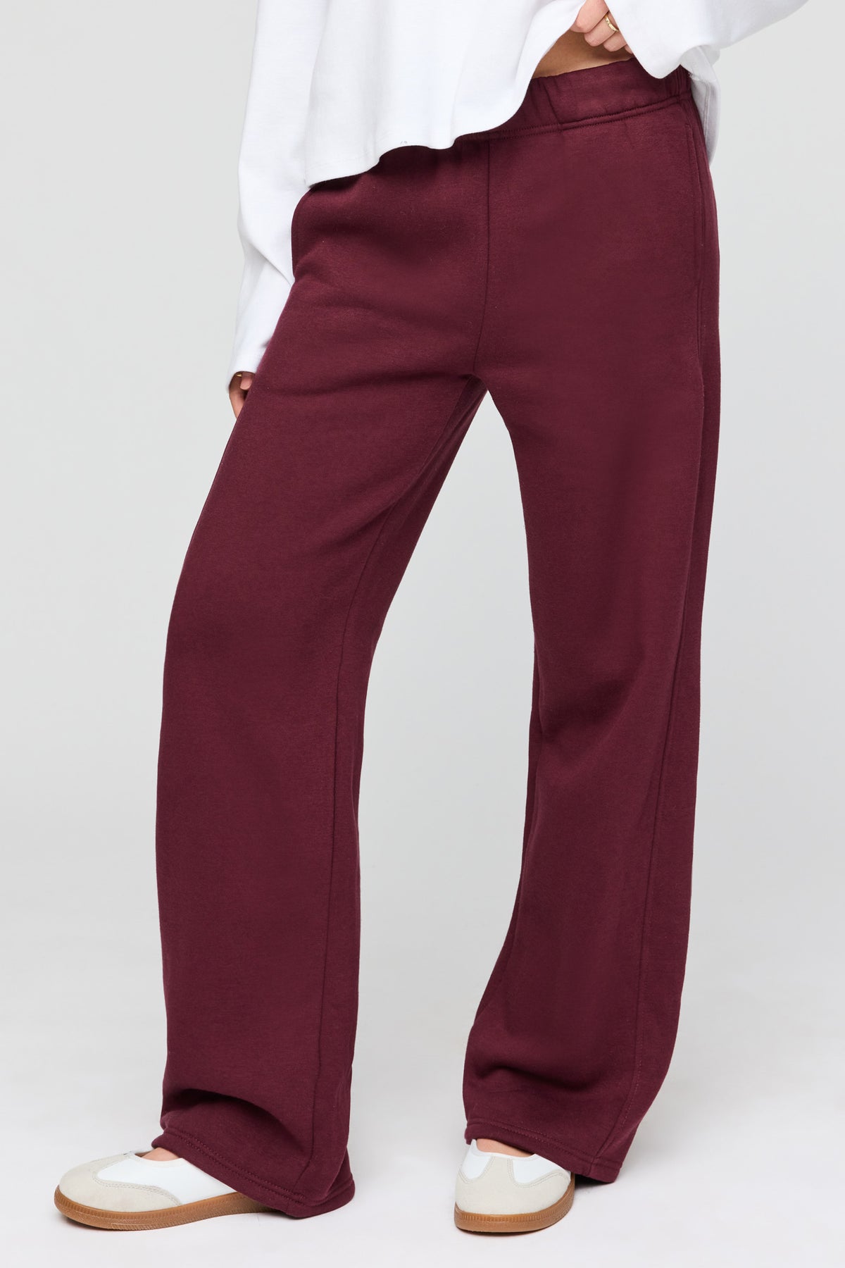 Alt View 2. Luxe Fleece Baggy Sweatpant - Burgundy