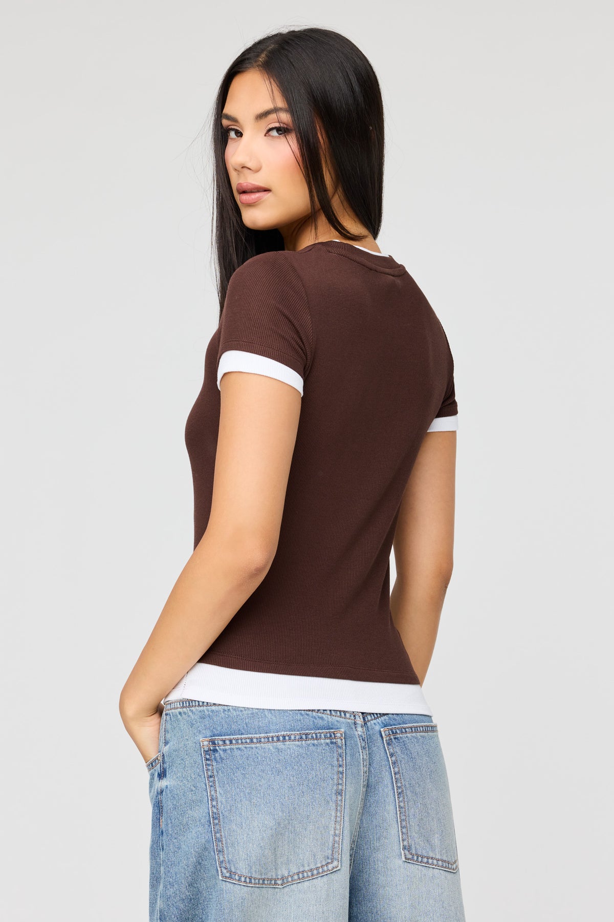 Vue alternative 2. T-shirt côtelé contrastant