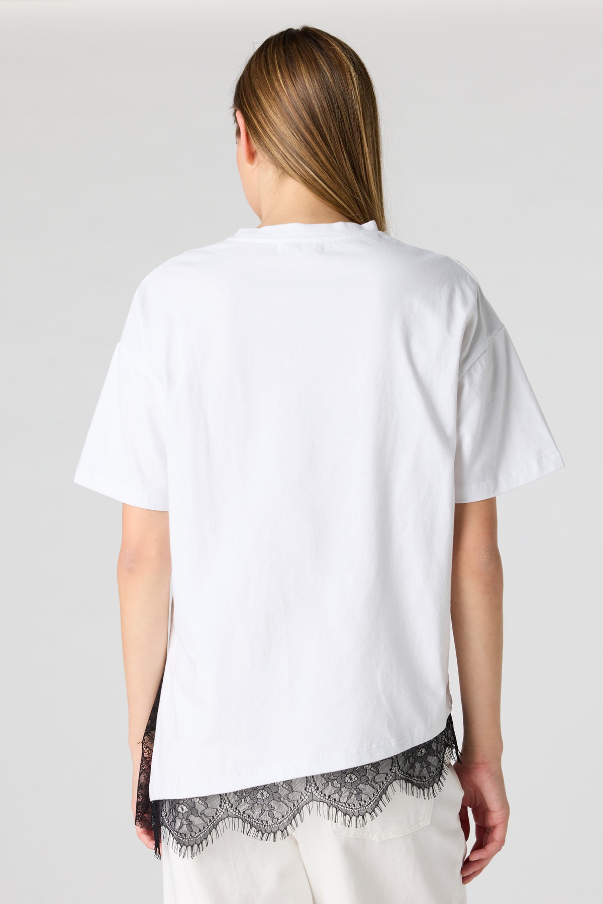 Vue alternative 2. T-shirt carré en coton lourd de luxe avec liséré de dentelle
