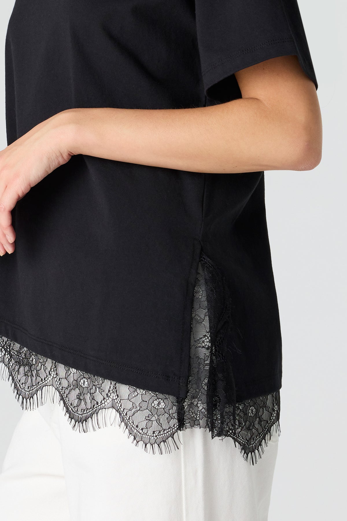 Alt View 4. Luxe Heavy Cotton Boxy Lace Hem T-Shirt - Black