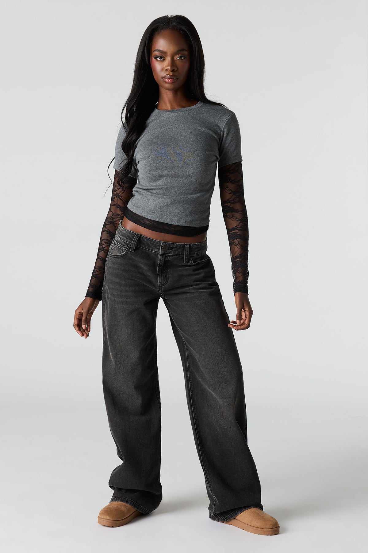 Vue alternative 3. Haut à manches longues en dentelle et t-shirt superposés