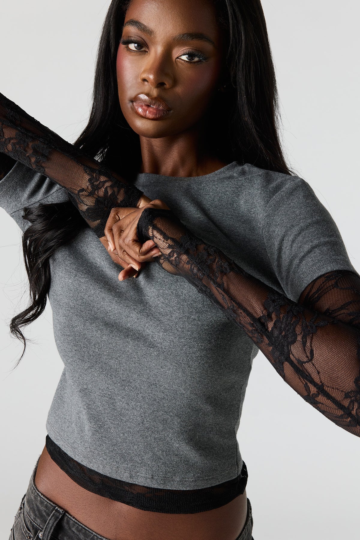 Vue alternative 4. Haut à manches longues en dentelle et t-shirt superposés